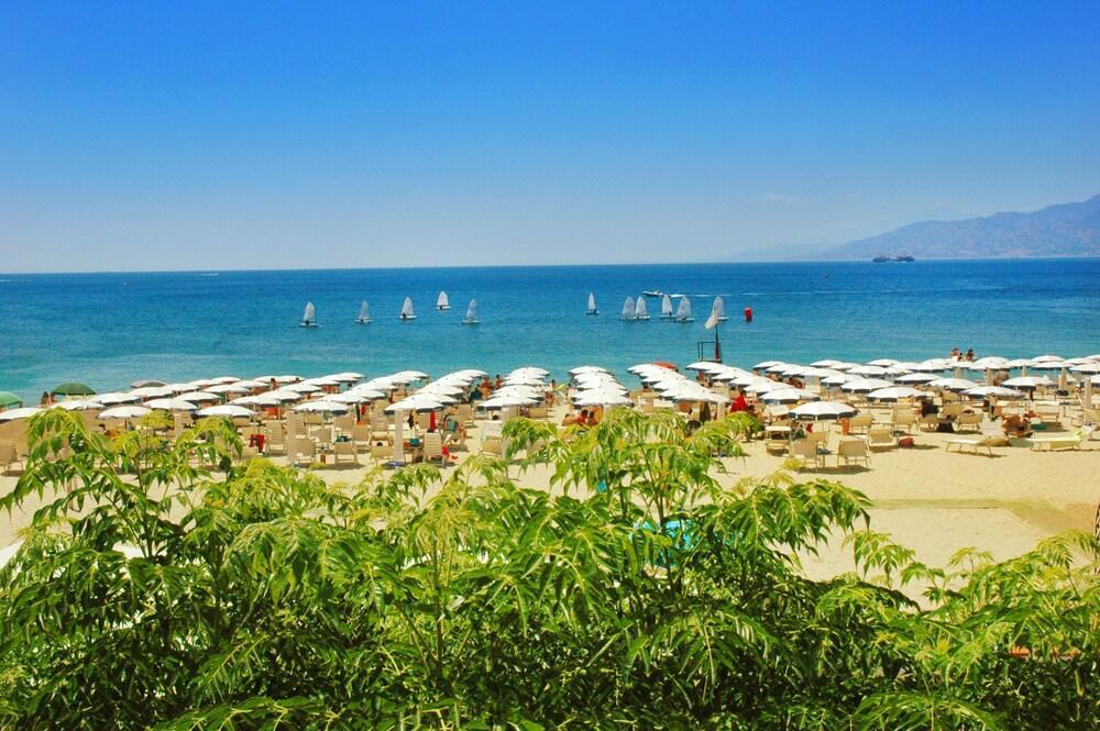 Regent Beach Hotel & Apartments Reggio di Calabria Buitenkant foto
